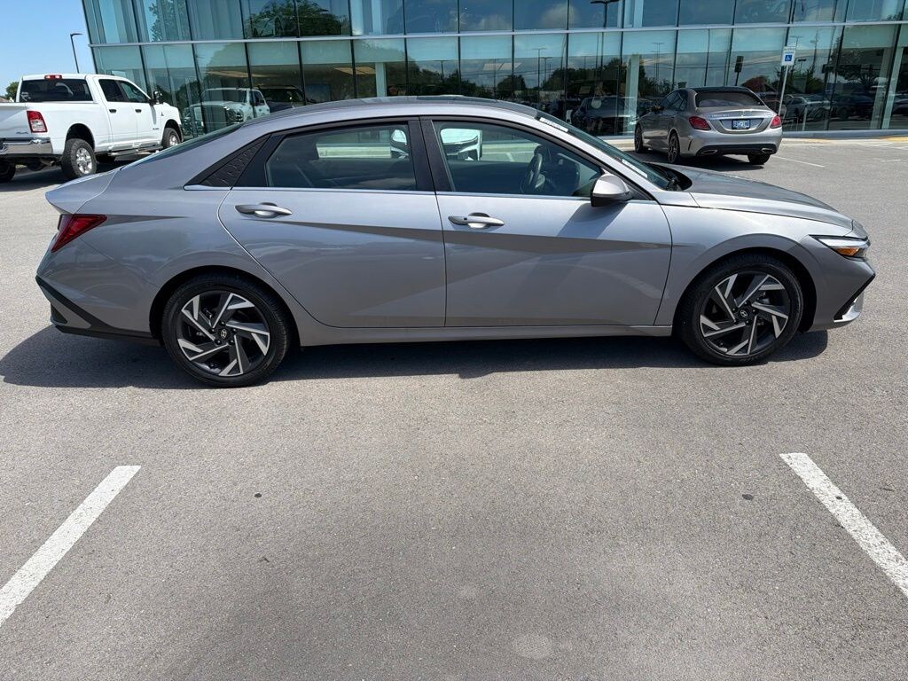Used 2025 Hyundai Elantra SEL Convenience Sedan