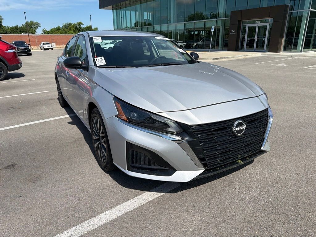 Used 2024 Nissan Altima 2.5 SV Sedan