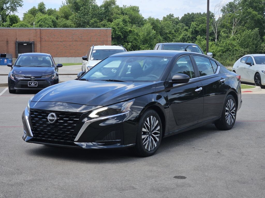 Used 2025 Nissan Altima 2.5 SV Sedan