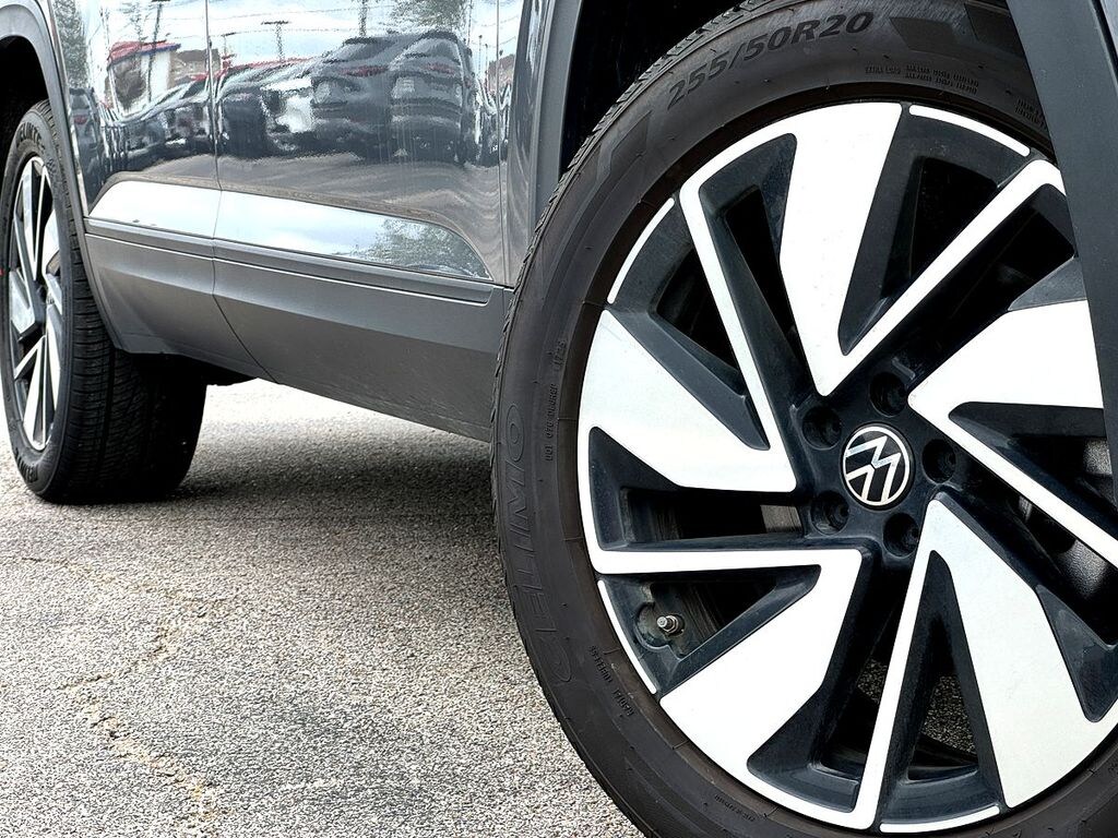 Used 2024 Volkswagen Atlas 2.0T SE w/Technology SUV