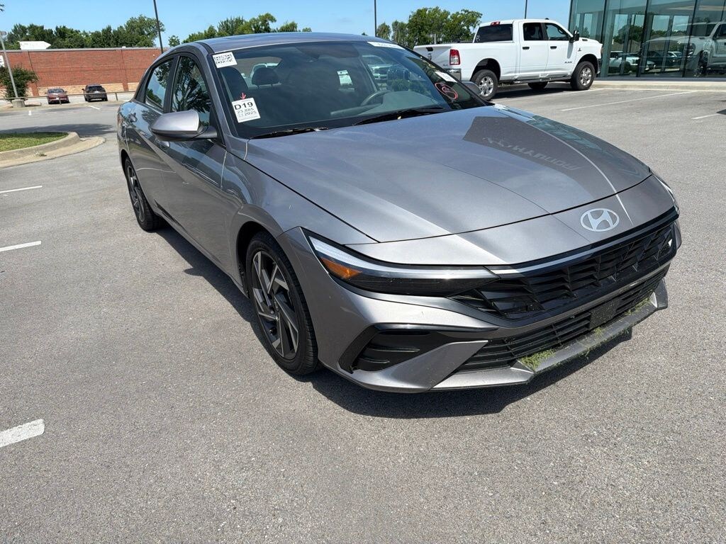 Used 2025 Hyundai Elantra SEL Convenience Sedan