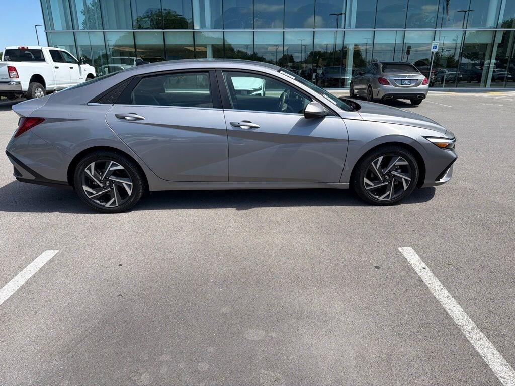 Used 2025 Hyundai Elantra SEL Convenience Sedan