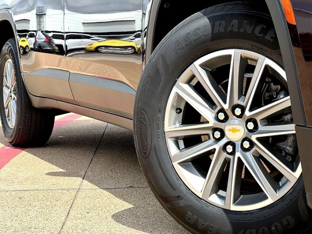 Used 2023 Chevrolet Traverse LT SUV