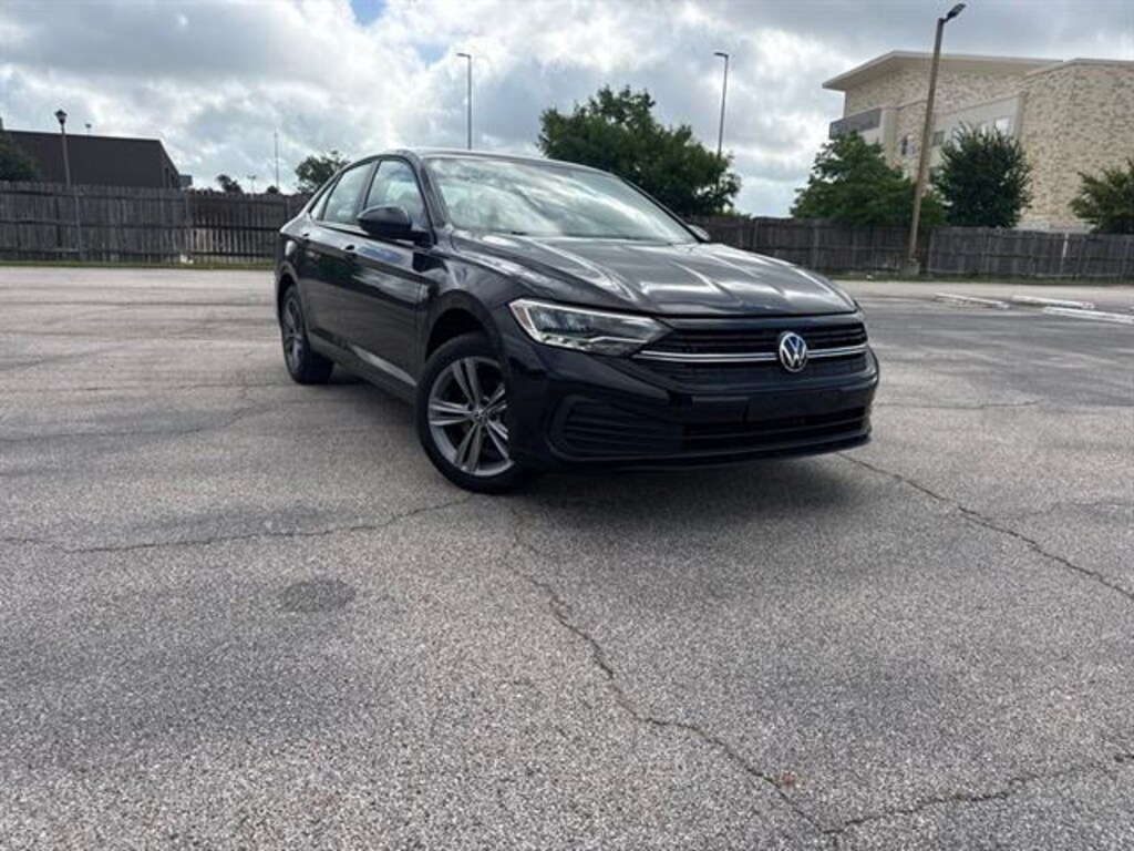Used 2024 Volkswagen Jetta SE