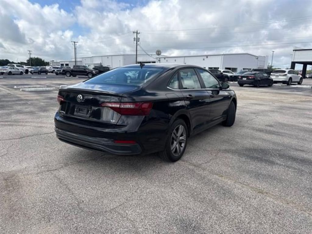 Used 2024 Volkswagen Jetta SE