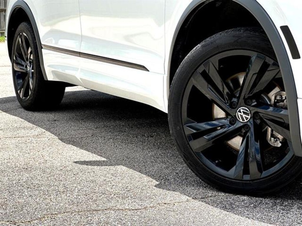 Certified 2023 Volkswagen Tiguan 2.0T SE R-Line Black 4motion