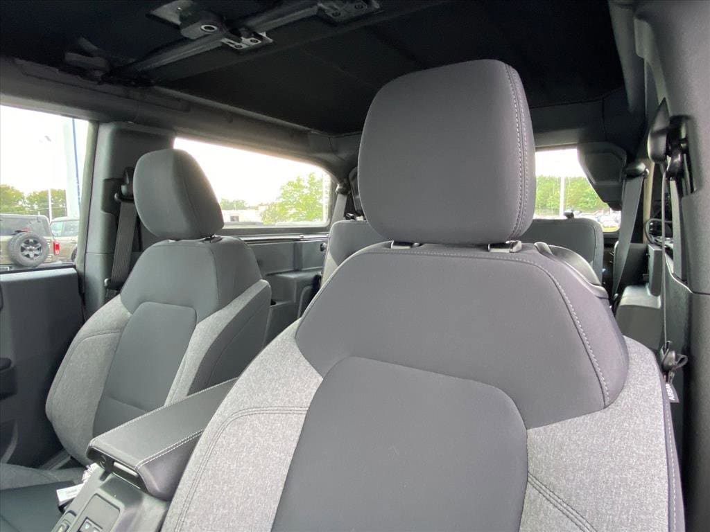 2025 Ford Bronco 2-Door Base - Photo 7