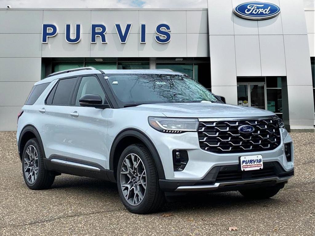 2025 Ford Explorer Platinum's photo