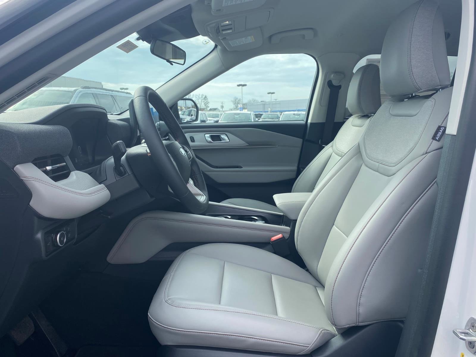 2026 Ford Explorer Active - Photo 9