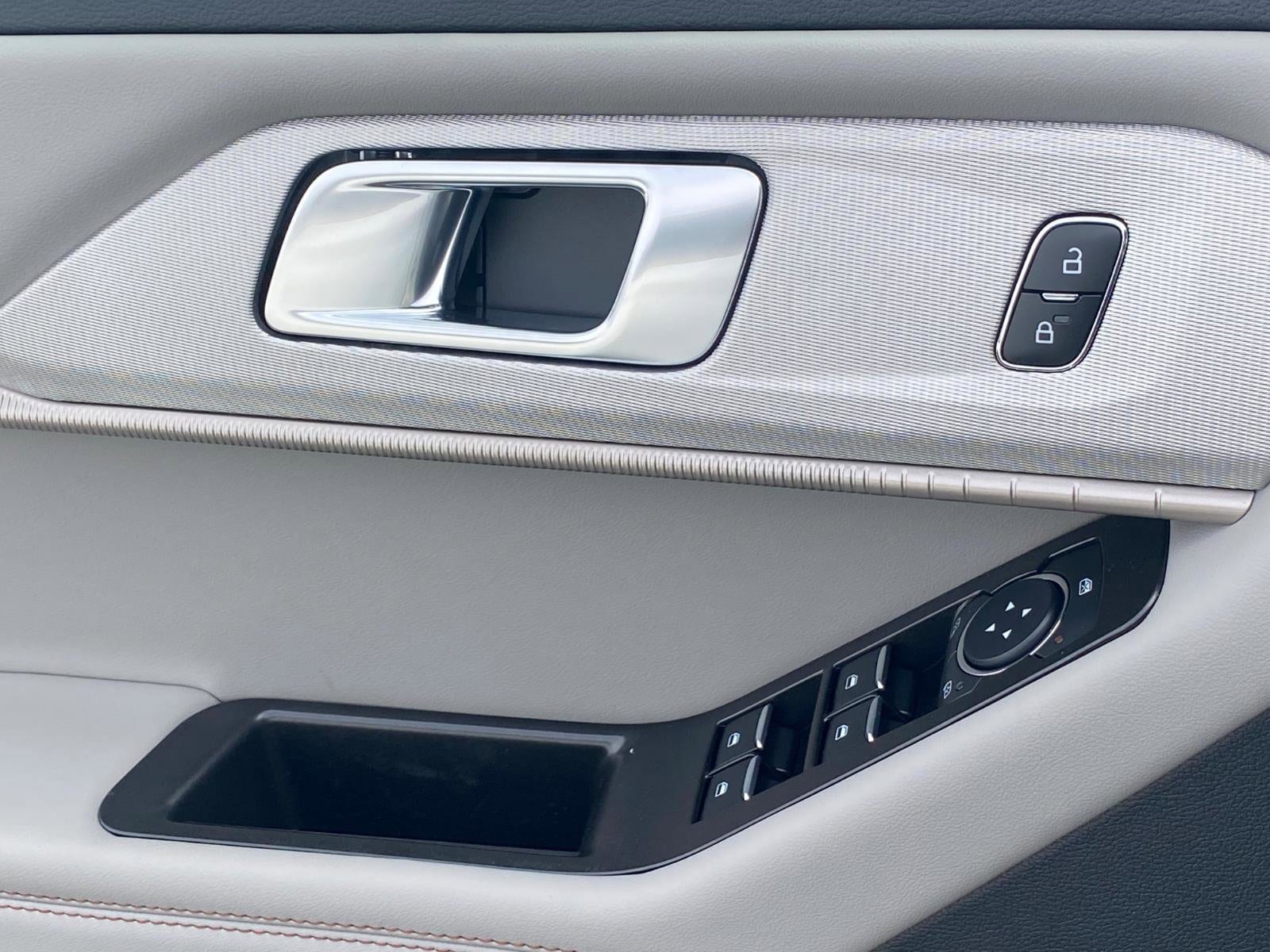 2026 Ford Explorer Active - Photo 13