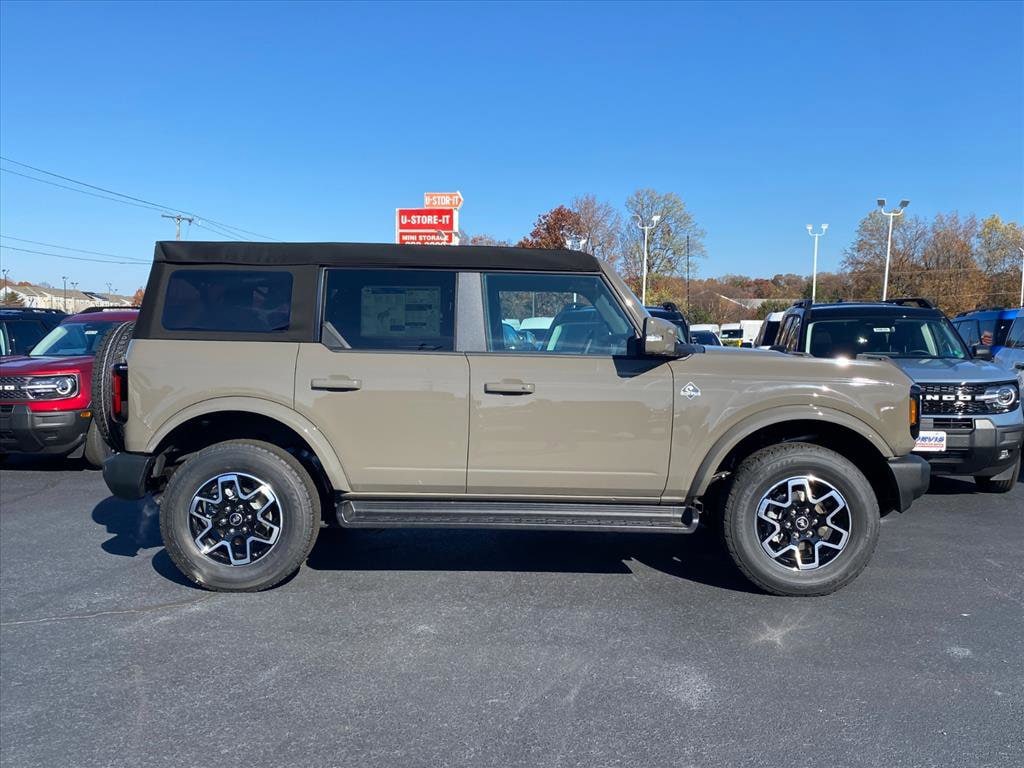 New 2025 Ford Bronco Outer Banks SUV