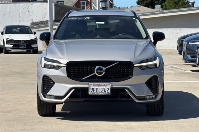 2023 Volvo XC60 B5 Ultimate Dark Theme photo 3