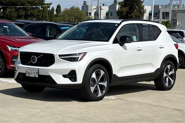2026 Volvo XC40 B5 Plus photo 6