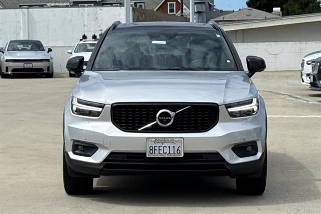 2019 Volvo XC40 T5 R-Design photo 3