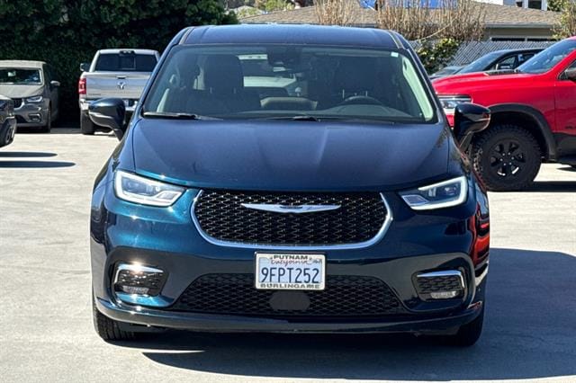 2023 Chrysler Pacifica Touring L photo 3