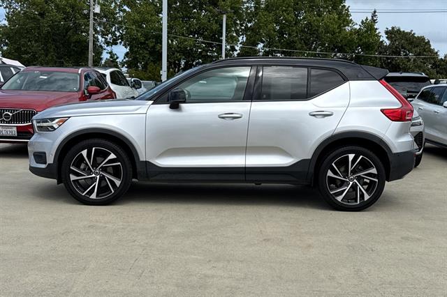 2019 Volvo XC40 T5 R-Design photo 5