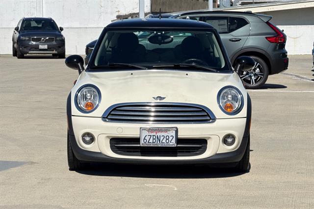 2013 MINI Cooper Hardtop Cooper photo 3