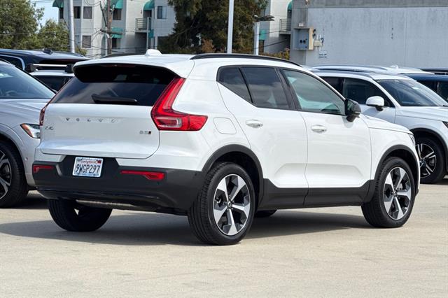 2026 Volvo XC40 B5 Plus photo 2