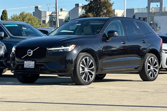 2023 Volvo XC60 Recharge Plug-In Hybrid Recharge Plus Dark Theme photo 6