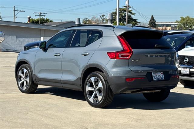 2023 Volvo XC40 B5 Ultimate Dark Theme photo 4
