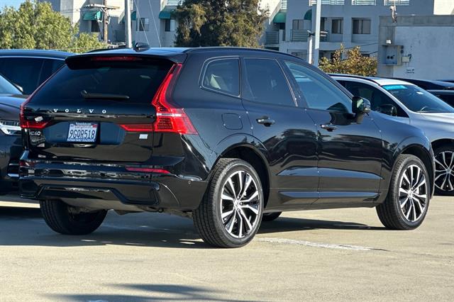 2023 Volvo XC60 Recharge Plug-In Hybrid Recharge Plus Dark Theme photo 2