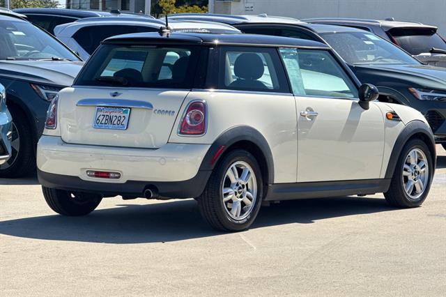 2013 MINI Cooper Hardtop Cooper photo 2