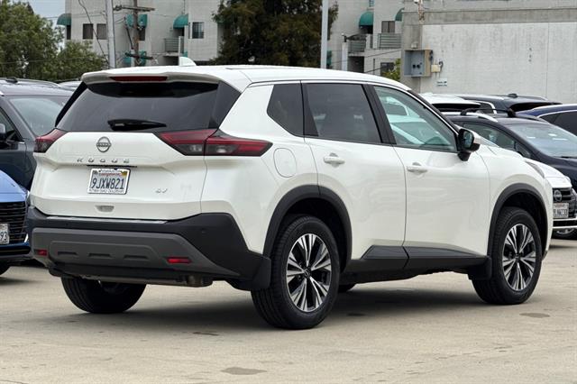 2023 Nissan Rogue SV photo 2