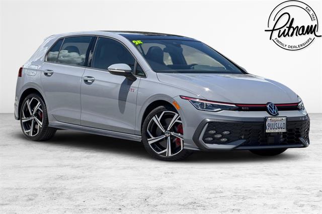 2025 Volkswagen Golf GTI 2.0T SE 4-door DSG's photo