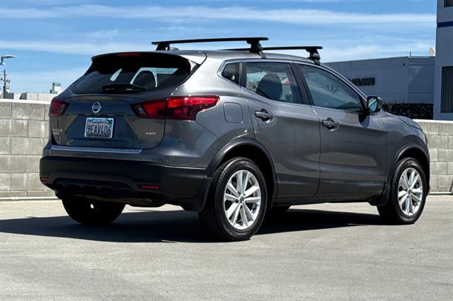 2019 Nissan Rogue Sport S photo 2