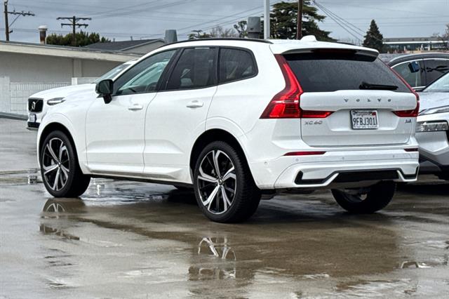 2023 Volvo XC60 B6 Ultimate Dark Theme photo 4