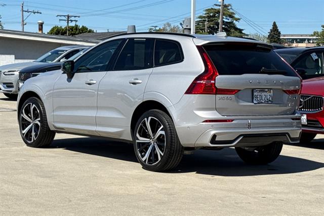 2023 Volvo XC60 B5 Ultimate Dark Theme photo 4