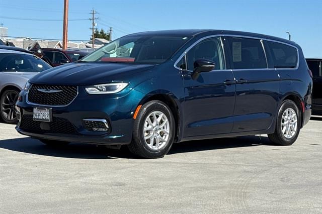 2023 Chrysler Pacifica Touring L photo 6