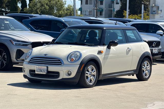 2013 MINI Cooper Hardtop Cooper photo 6