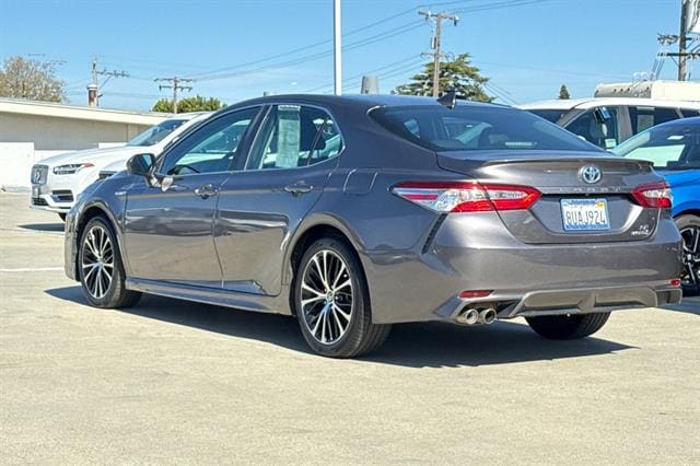 2020 Toyota Camry Hybrid SE photo 4
