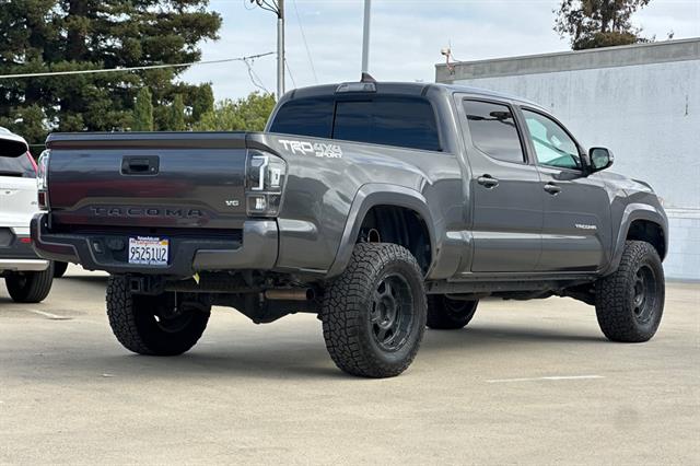 2019 Toyota Tacoma TRD Sport photo 3