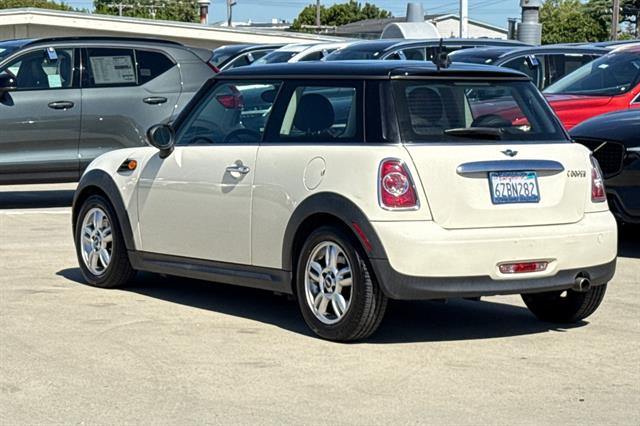 2013 MINI Cooper Hardtop Cooper photo 4