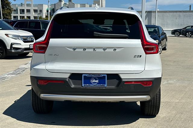 2025 Volvo XC40 Core photo 4
