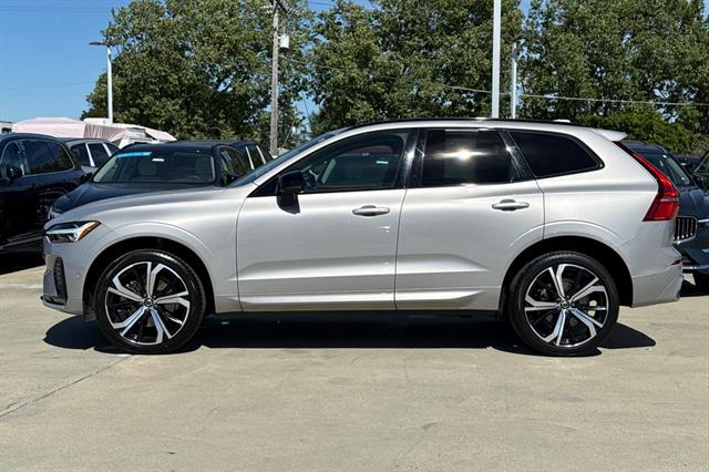 2023 Volvo XC60 B5 Ultimate Dark Theme photo 5