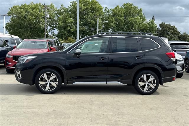 2021 Subaru Forester Touring photo 5