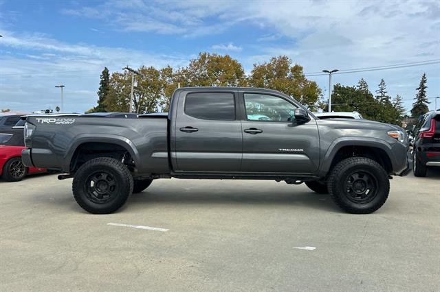 2019 Toyota Tacoma TRD Sport photo 2