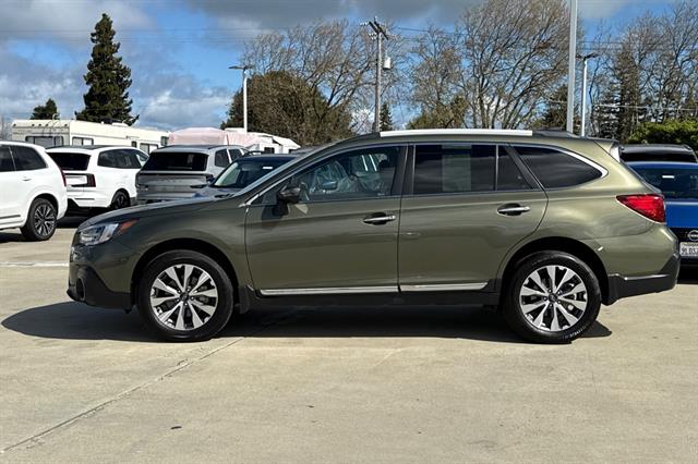2018 Subaru Outback 3.6R Touring photo 5