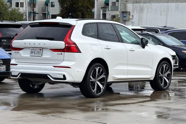 2023 Volvo XC60 B6 Ultimate Dark Theme photo 2