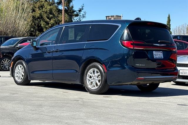 2023 Chrysler Pacifica Touring L photo 4