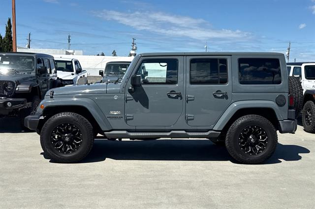2014 Jeep Wrangler Unlimited 4x4 Sahara 4dr SUV photo 5