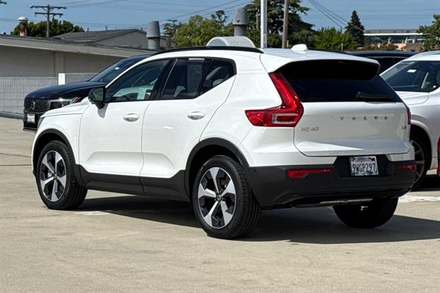 2026 Volvo XC40 B5 Plus photo 4