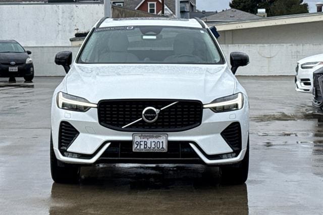 2023 Volvo XC60 B6 Ultimate Dark Theme photo 3
