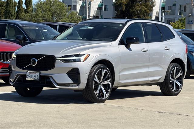 2023 Volvo XC60 B5 Ultimate Dark Theme photo 6
