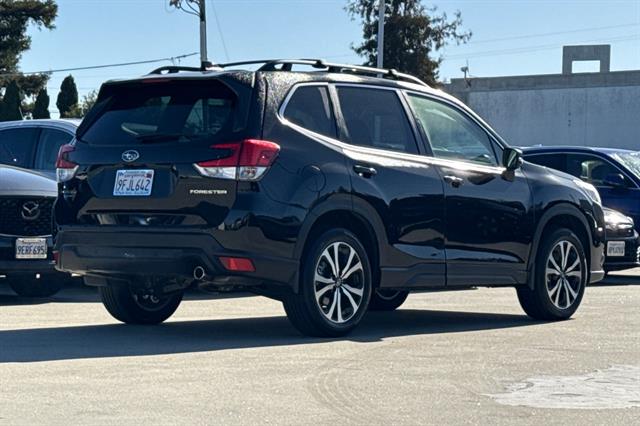 2023 Subaru Forester Limited photo 2