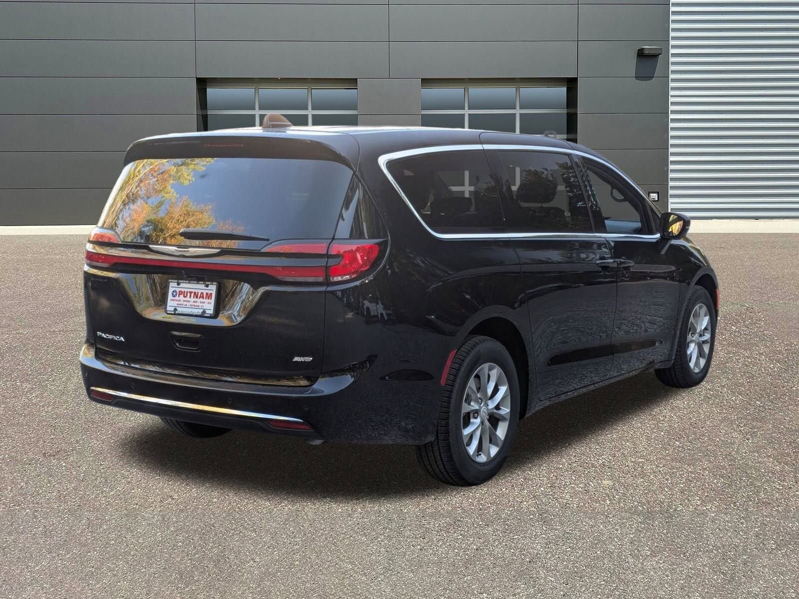 2026 Chrysler Pacifica photo 3