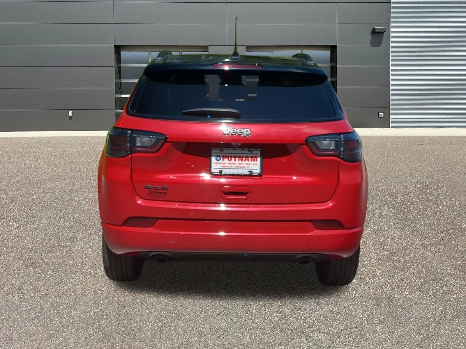 View vehicle photo 5